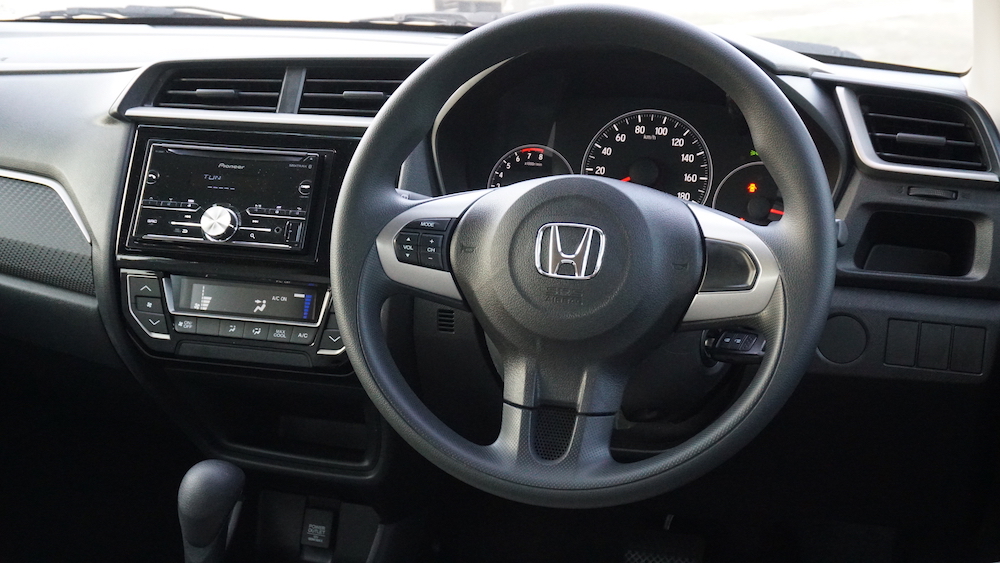 Detail Gambar Dalam Mobil Brio Nomer 13