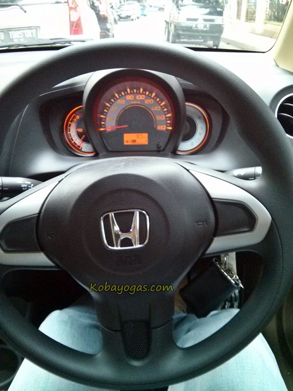 Detail Gambar Dalam Mobil Brio Nomer 9