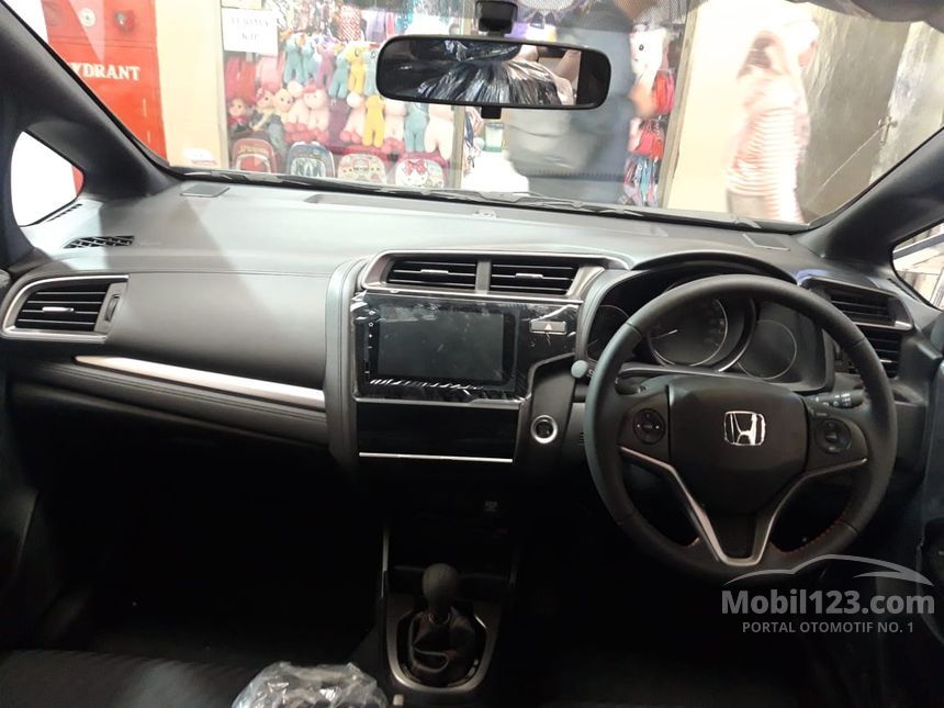 Detail Gambar Dalam Mobil Honda Jazz Nomer 11