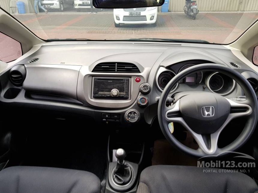 Detail Gambar Dalam Mobil Honda Jazz Nomer 37