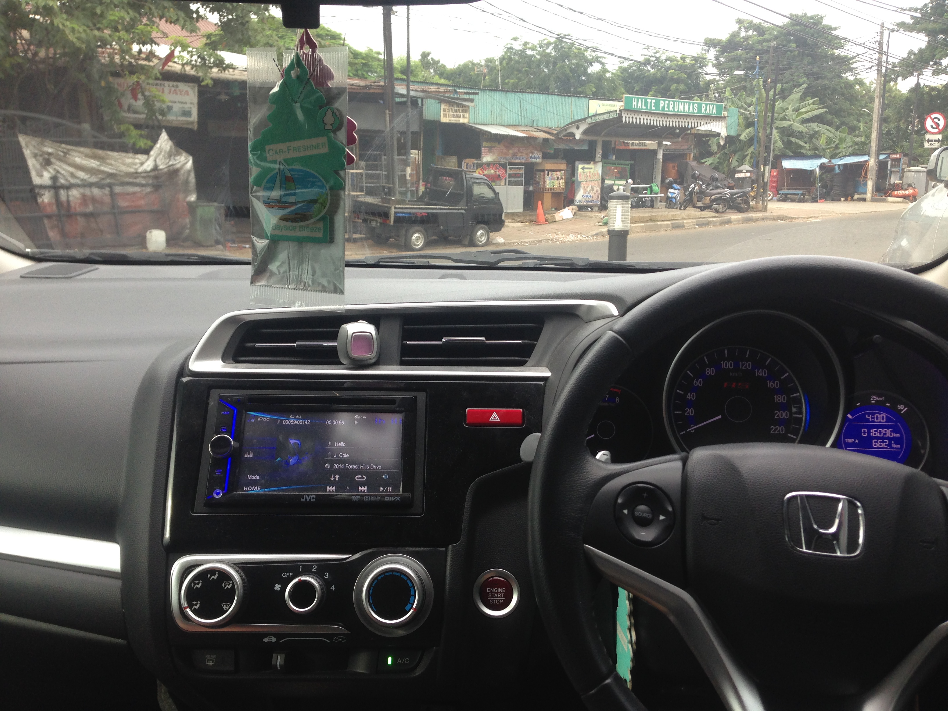 Detail Gambar Dalam Mobil Honda Jazz Nomer 7