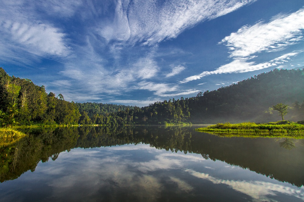 Detail Gambar Danau Indah Nomer 24