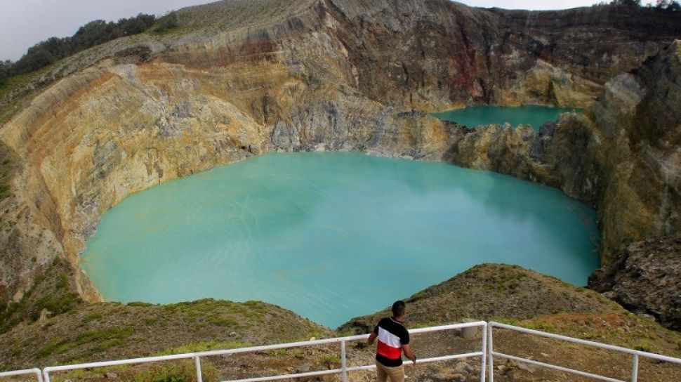 Detail Gambar Danau Kelimutu Di Ntt Nomer 52