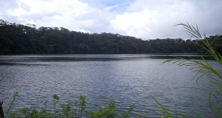 Detail Gambar Danau Yang Tak Terjamah Oleh Hujan Nomer 23