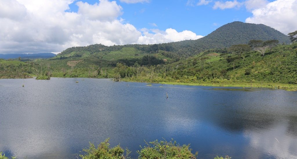 Detail Gambar Danau Yang Tak Terjamah Oleh Hujan Nomer 26