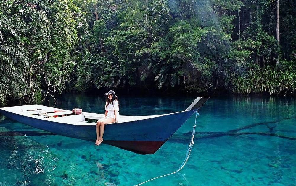 Detail Gambar Danau Yang Tak Terjamah Oleh Hujan Nomer 37