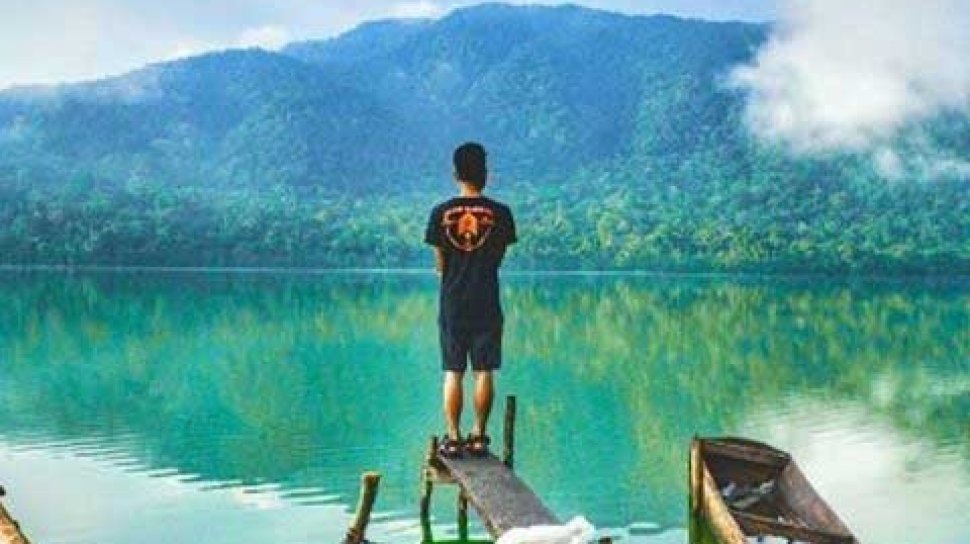 Detail Gambar Danau Yang Tak Terjamah Oleh Hujan Nomer 49