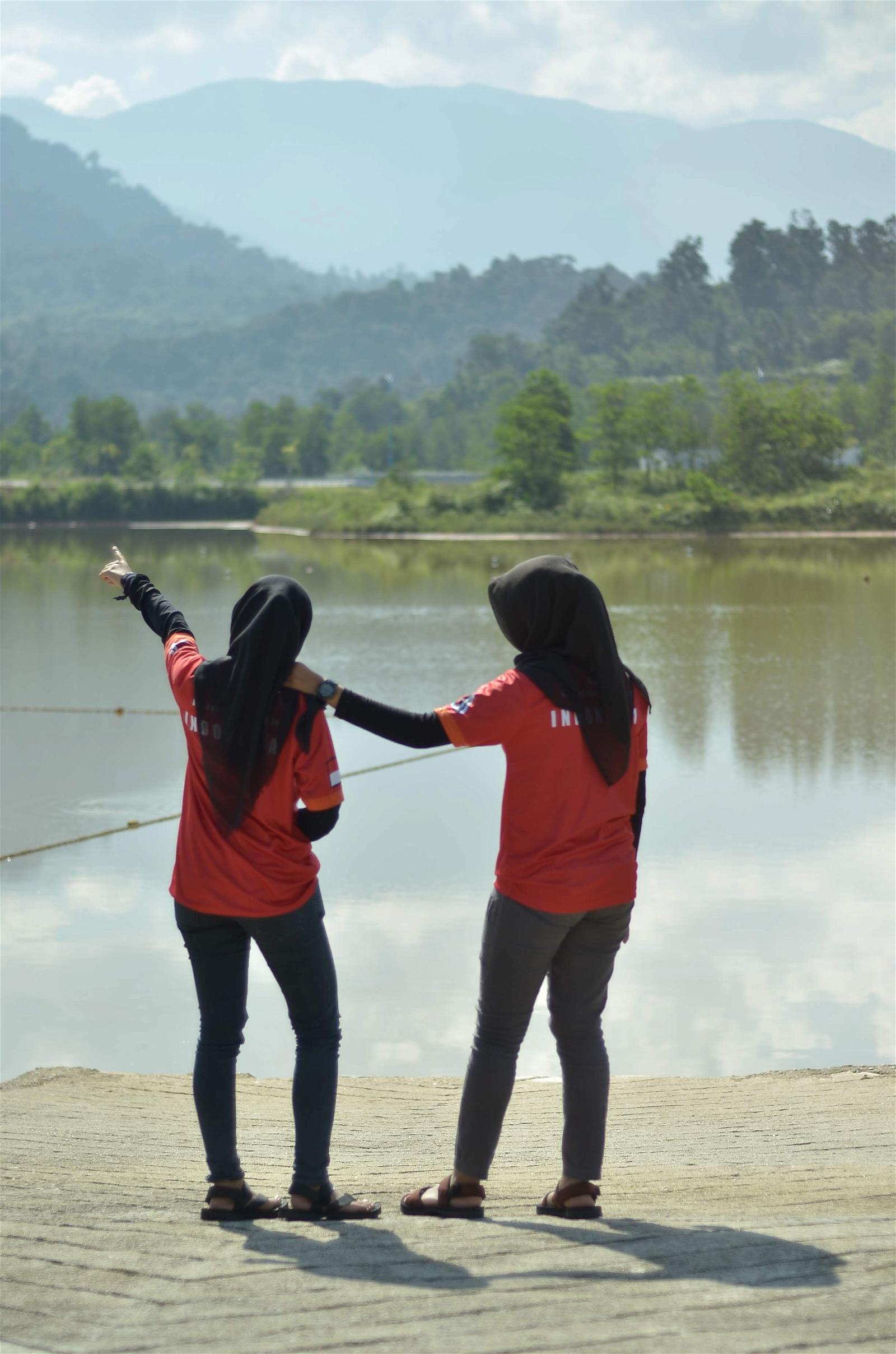 Detail Gambar Danau Yang Tak Terjamu Oleh Hujan Nomer 8