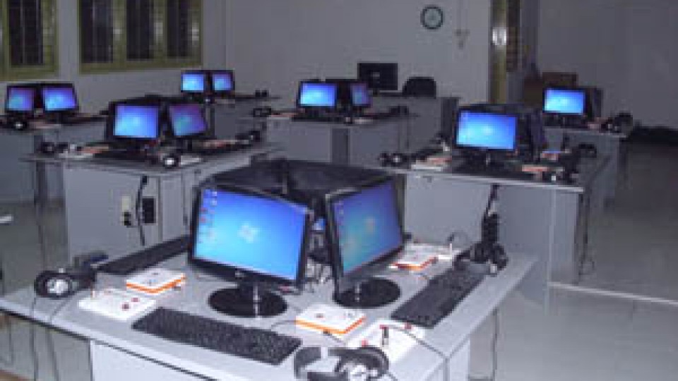 Gambar Desain Lab Komputer Sekolah - 43+ Koleksi Gambar
