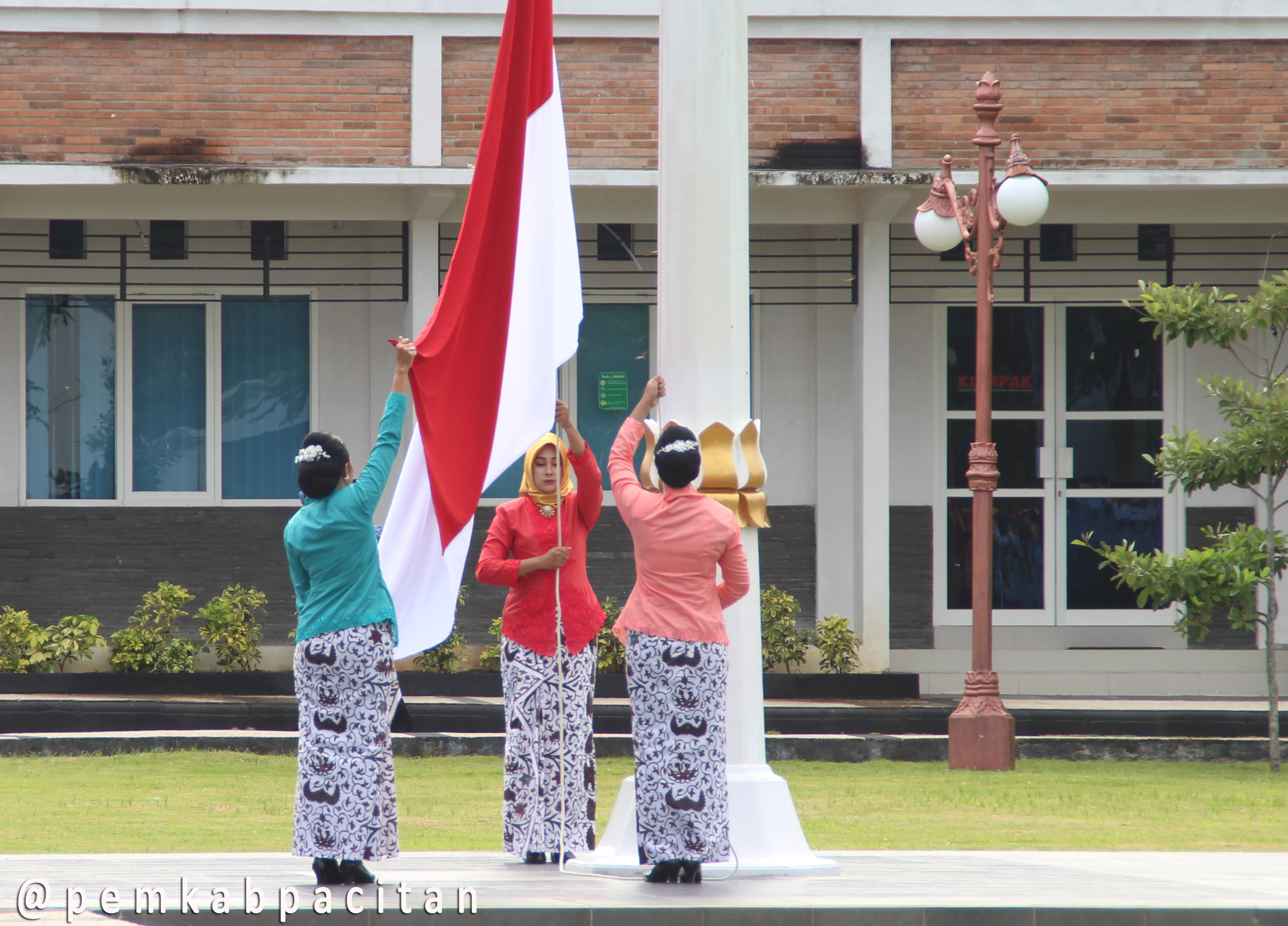 Detail Contoh Bela Negara Di Lingkungan Masyarakat Nomer 16