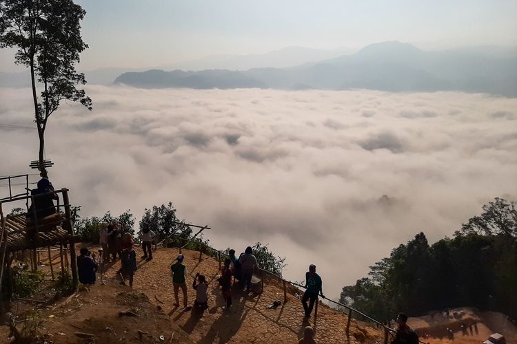 Gambar Di Atas Awan - KibrisPDR