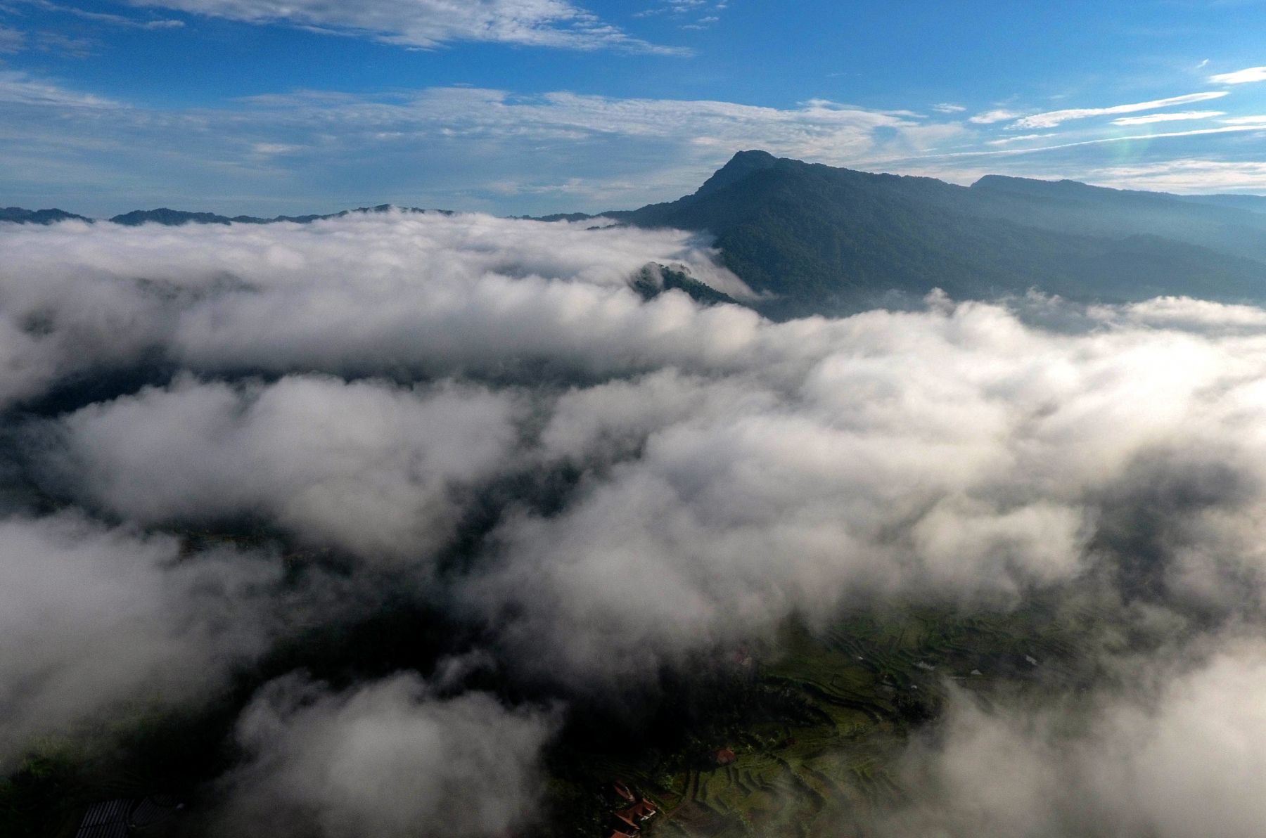 Detail Gambar Di Atas Awan Nomer 2