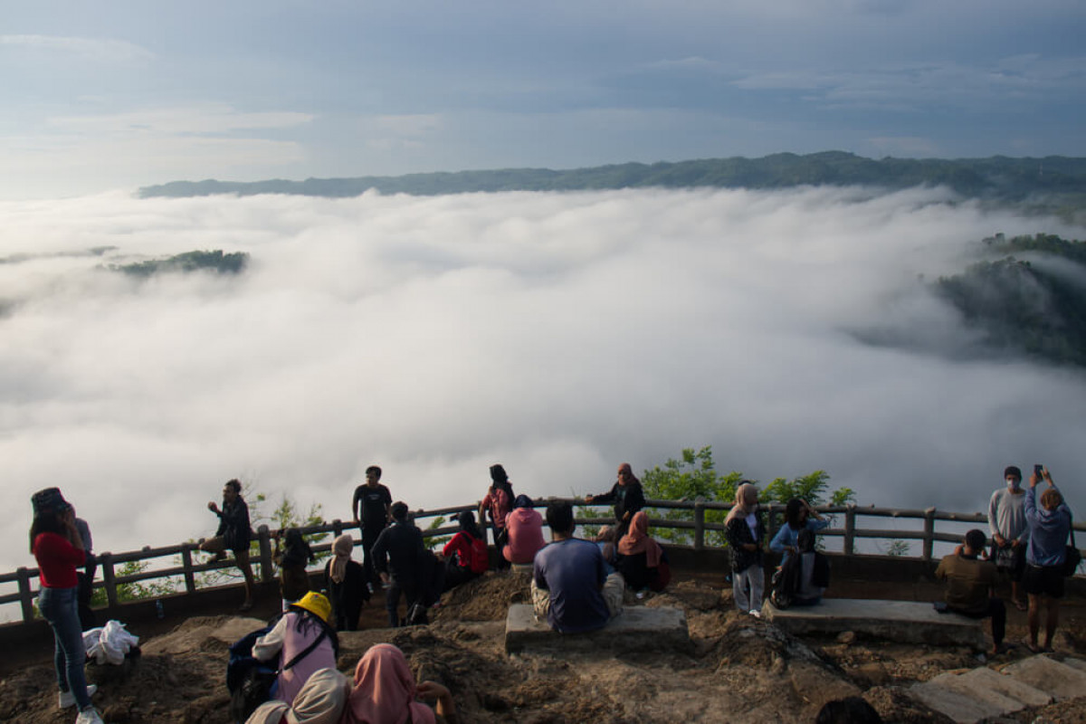 Detail Gambar Di Atas Awan Nomer 11