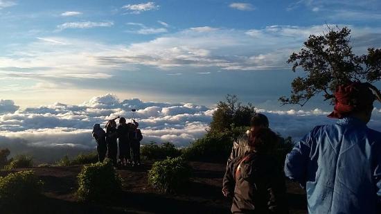 Detail Gambar Di Atas Awan Nomer 15