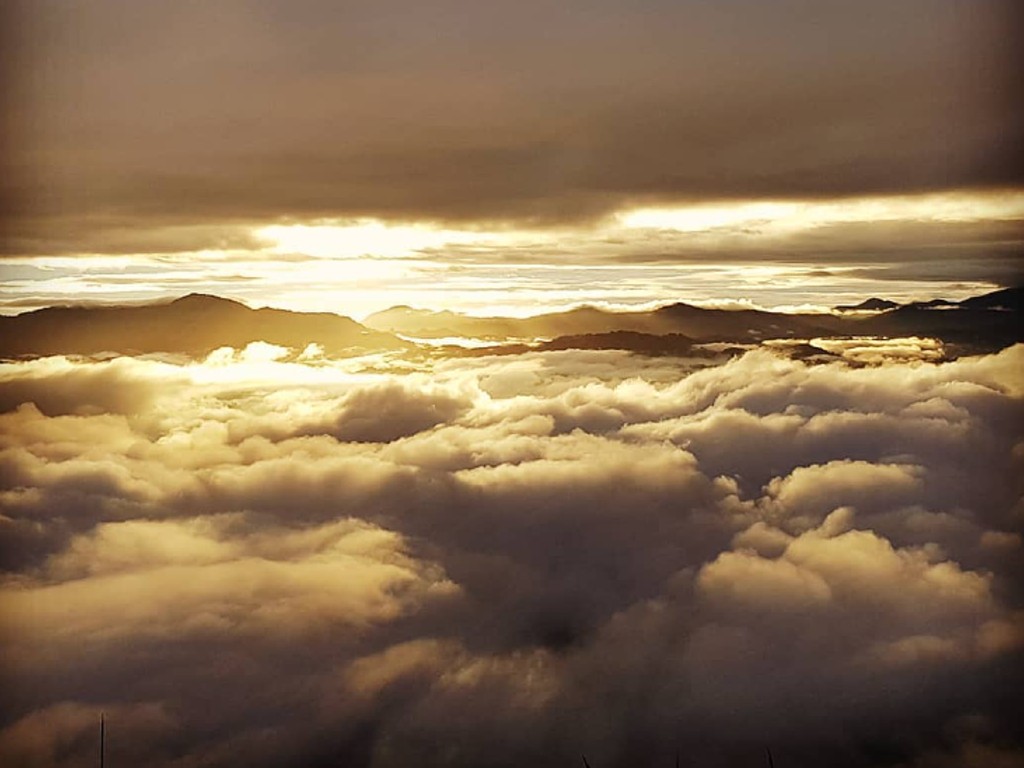 Detail Gambar Di Atas Awan Nomer 16