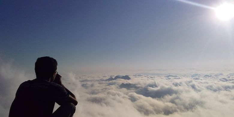 Detail Gambar Di Atas Awan Nomer 3