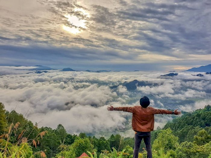 Detail Gambar Di Atas Awan Nomer 17