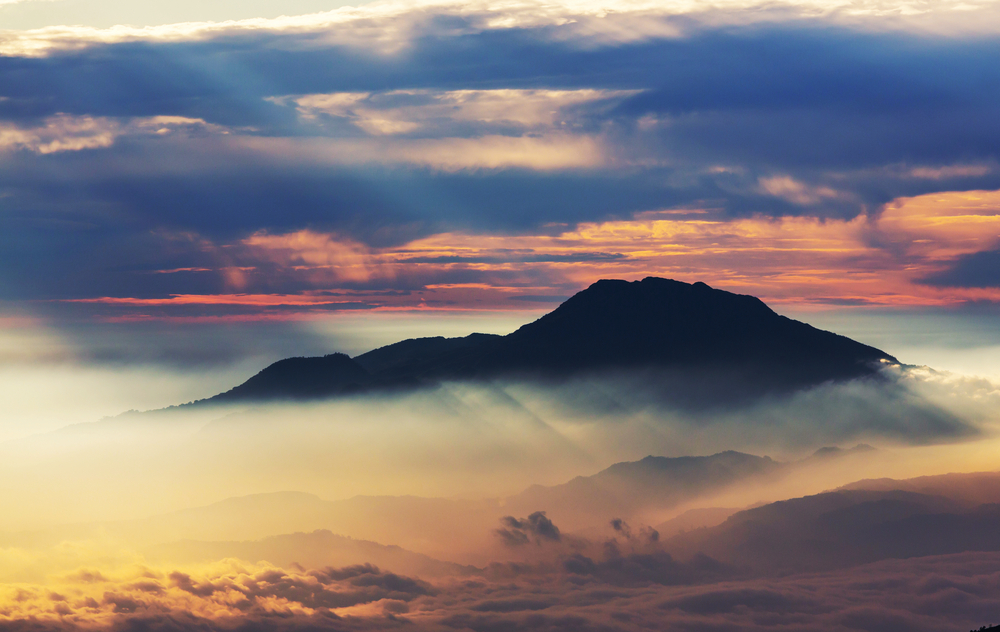 Detail Gambar Di Atas Awan Nomer 20