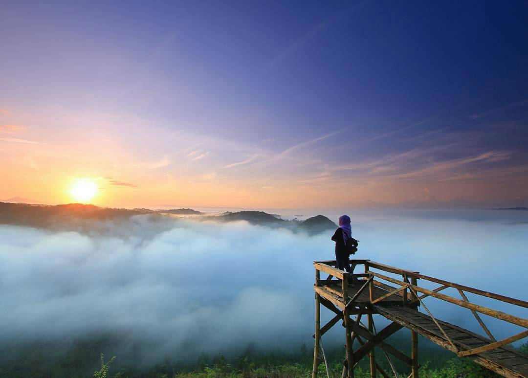 Detail Gambar Di Atas Awan Nomer 21