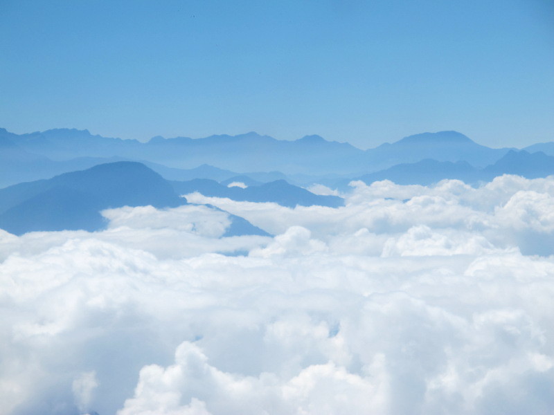 Detail Gambar Di Atas Awan Nomer 5