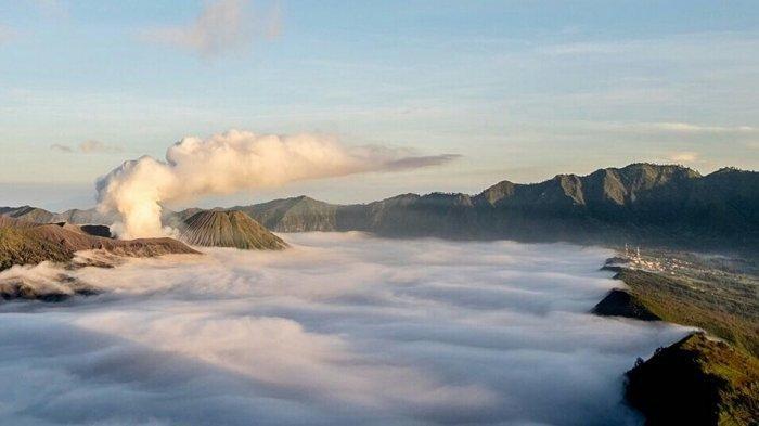 Detail Gambar Di Atas Awan Nomer 35