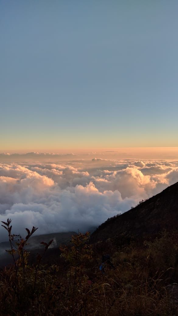 Detail Gambar Di Atas Awan Nomer 37