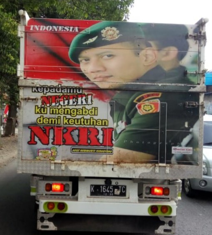 Detail Gambar Di Belakang Bak Truk Nomer 7