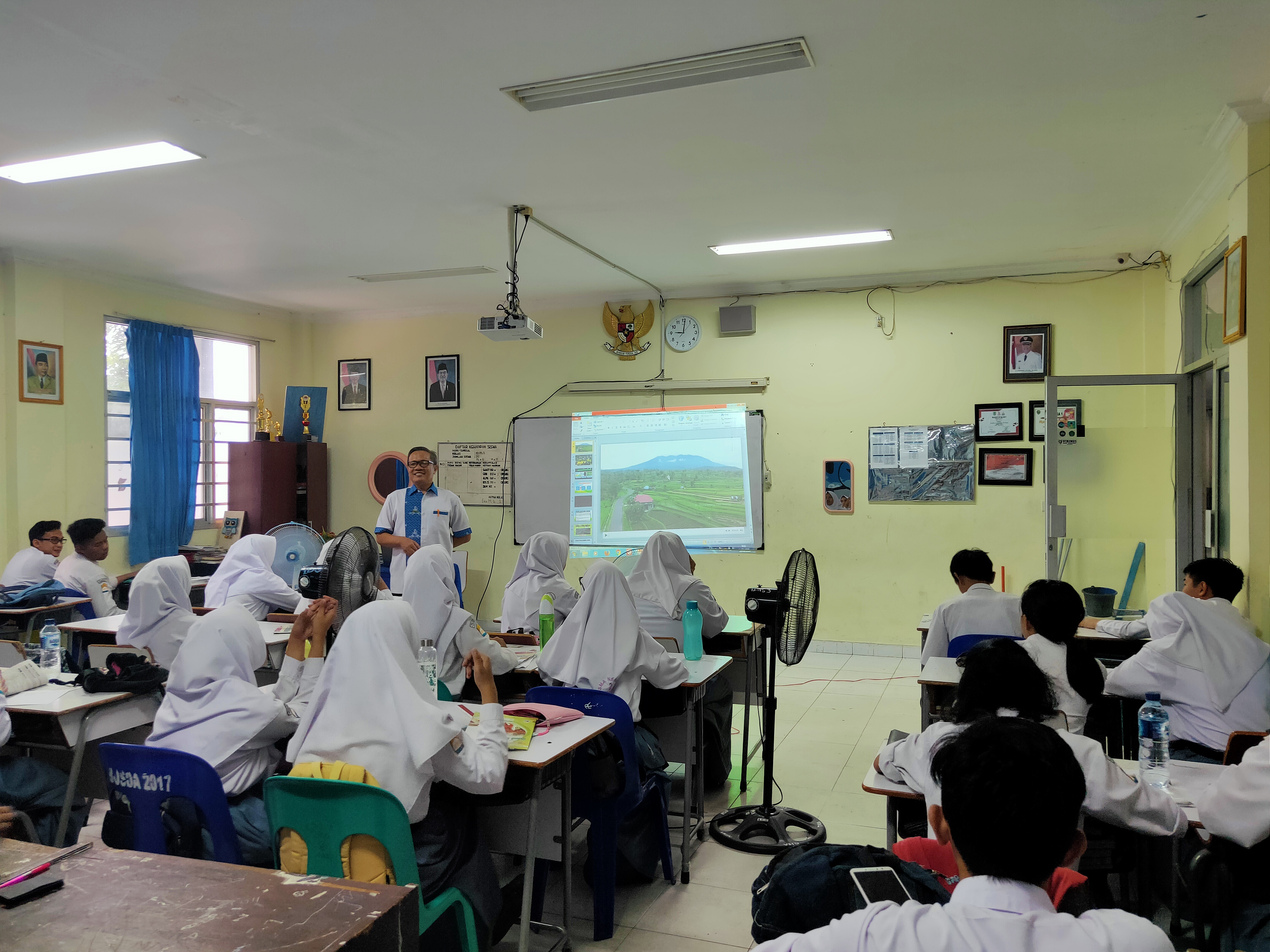 Detail Gambar Di Kelas Nomer 17