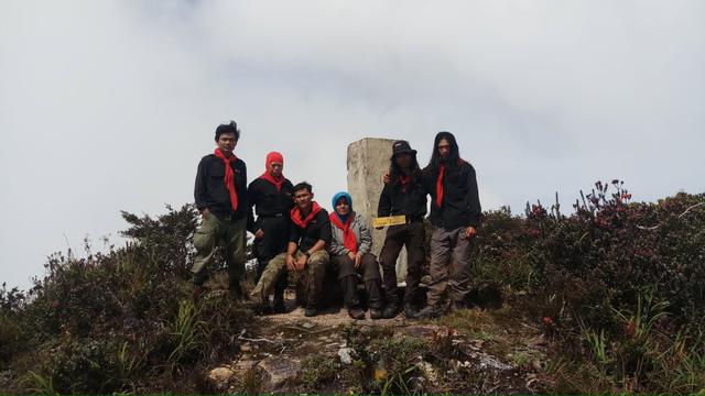 Detail Gambar Di Puncak Gunung Nomer 48