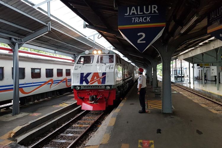 Detail Gambar Di Stasiun Kereta Api Nomer 5