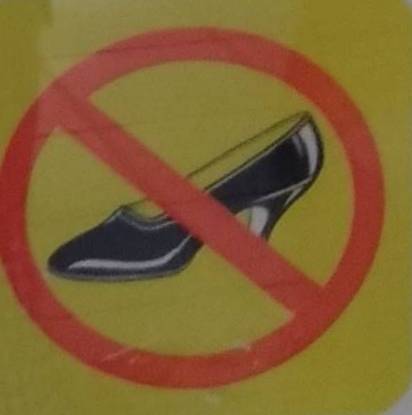 Detail Gambar Dilarang Memakai Sepatu Nomer 21