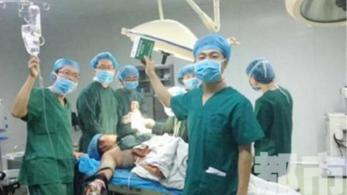Detail Gambar Dokter Dan Perawat Nomer 33
