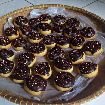 Detail Gambar Donat Coklat Nomer 25