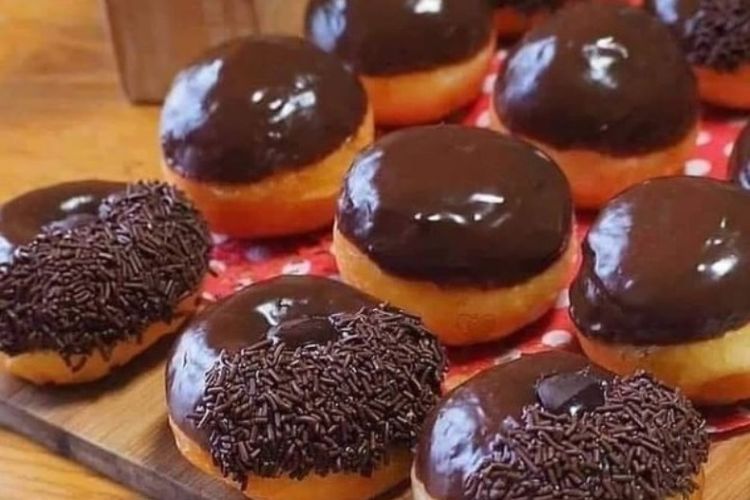 Detail Gambar Donat Coklat Nomer 38