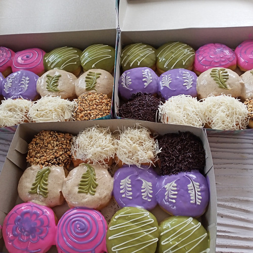 Detail Gambar Donat Topping Glaze Nomer 22