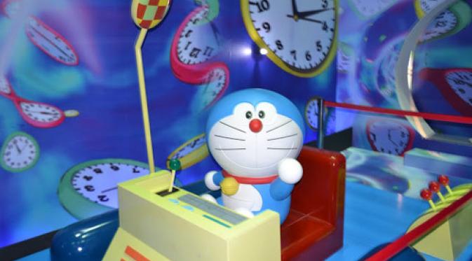Detail Gambar Doraemon Naik Mesin Waktu Nomer 27