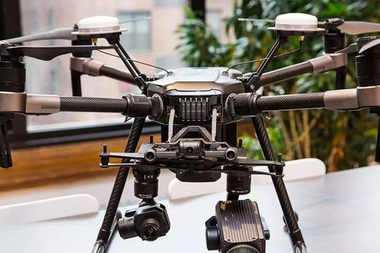 Detail Gambar Drone Phantom Gambar Kamera Digital Di Kantor Nomer 7