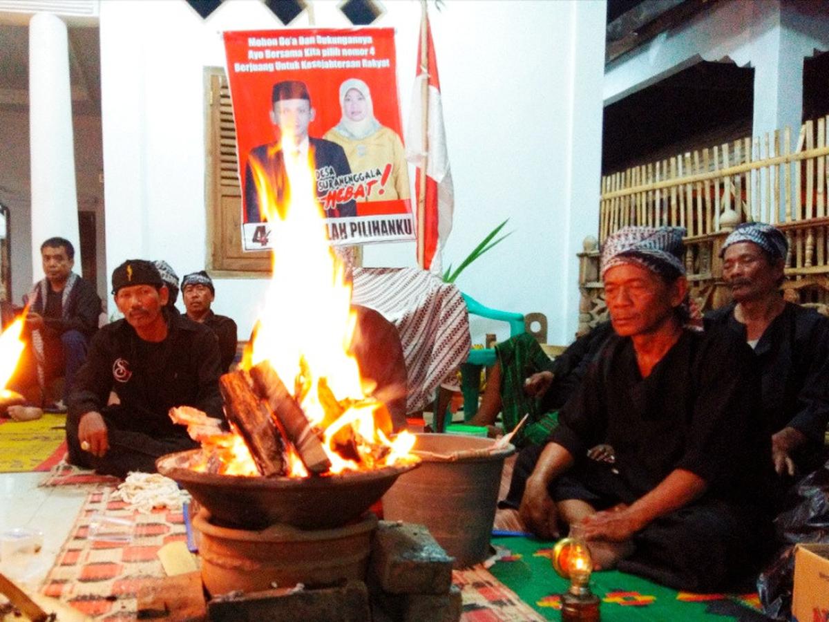 Detail Gambar Dukun Lagi Ritual Nomer 35