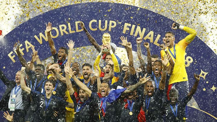 Detail Gambar Dunia Yang Dipegang Nomer 24