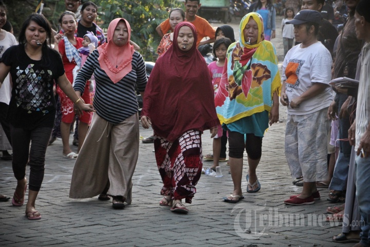 Gambar Emak Emak Lomba Lari - KibrisPDR