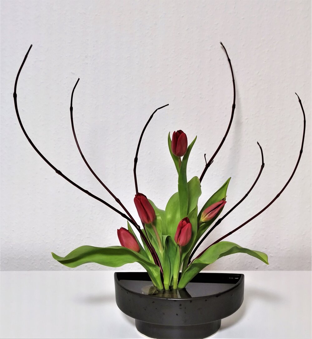 Detail Ikebana Mit Tulpen Nomer 3