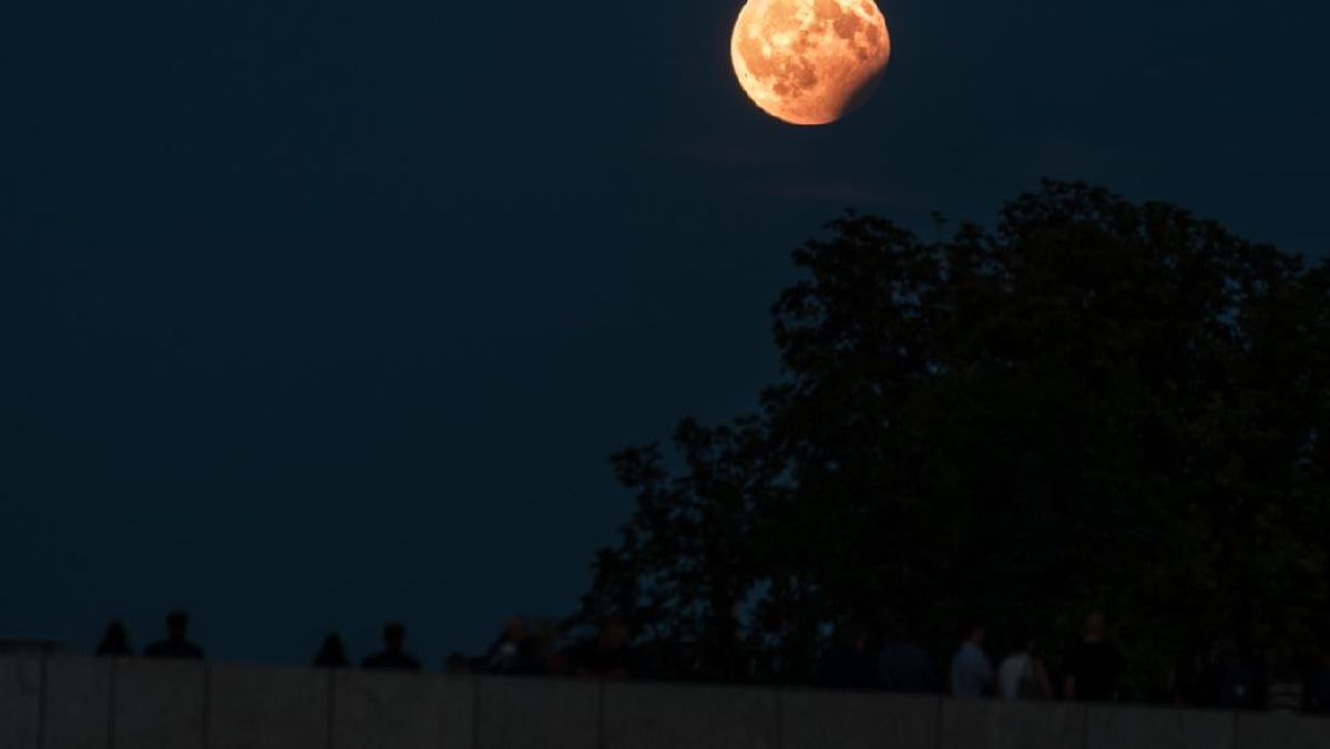 Detail Gambar Fenomena Alam Gerhana Bulan Nomer 25