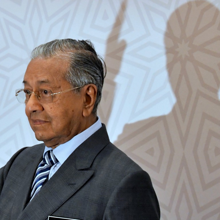Detail Gambar Formal Mahathir Nomer 19