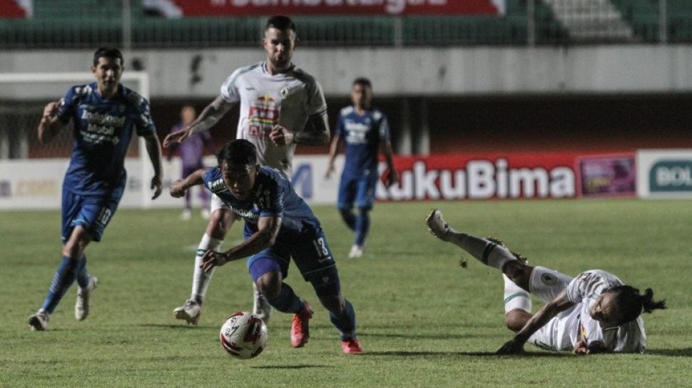 Detail Gambar Foto Febri Hariyadi Laga Persib Bandung Hari Ini Nomer 53