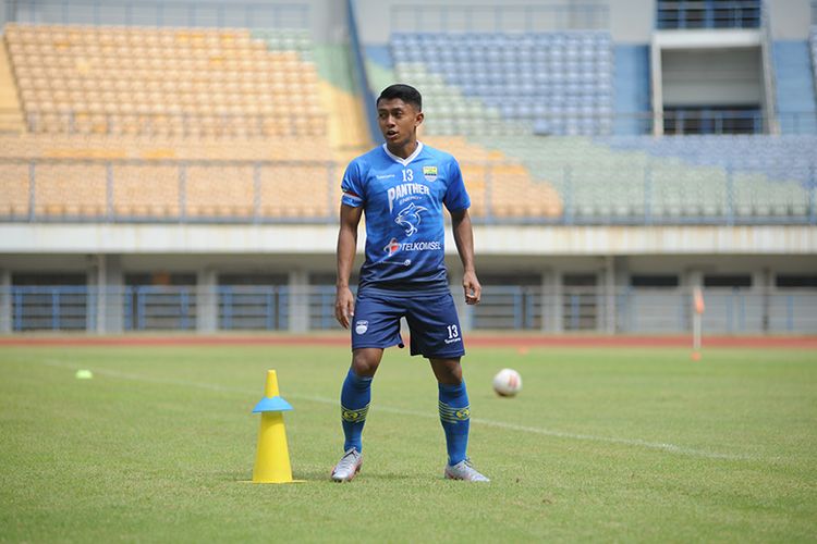 Detail Gambar Foto Febri Hariyadi Laga Persib Bandung Hari Ini Nomer 56