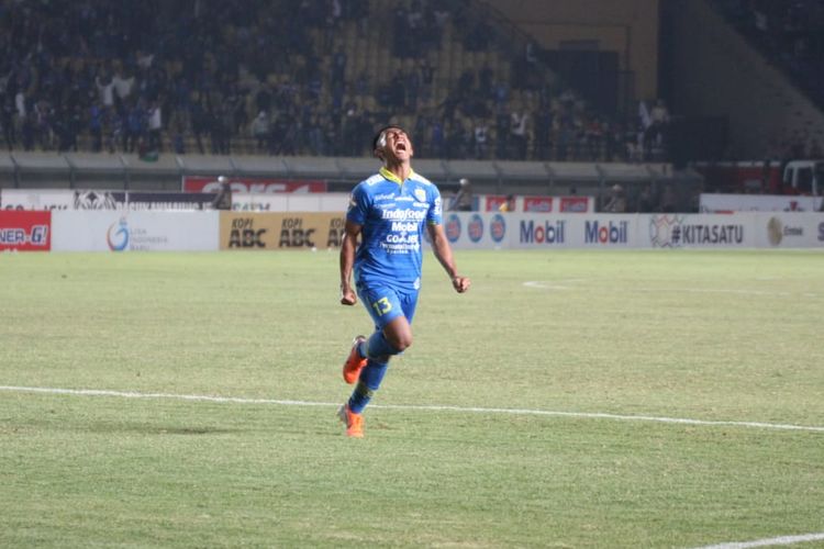 Detail Gambar Foto Febri Hariyadi Laga Persib Bandung Hari Ini Nomer 57