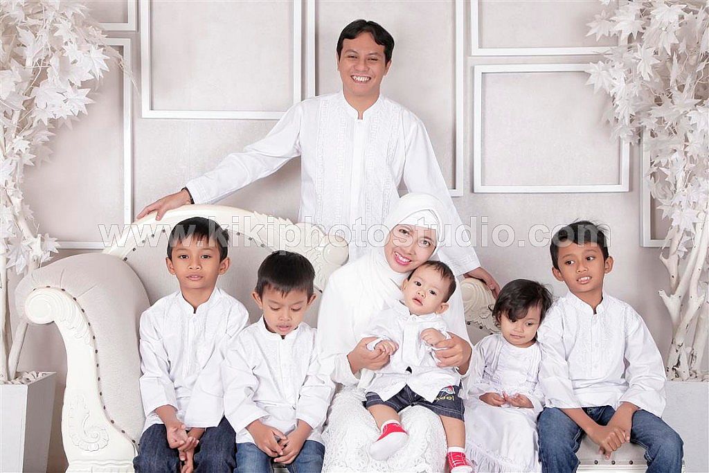 Detail Gambar Foto Keluarga Di Studio Nomer 36