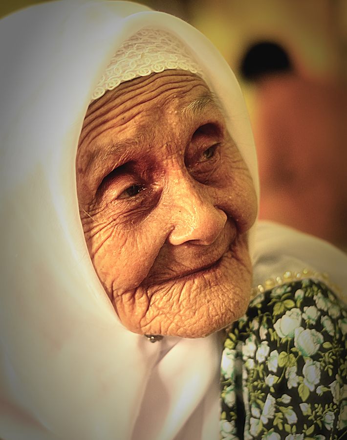 Gambar Foto Nenek - KibrisPDR