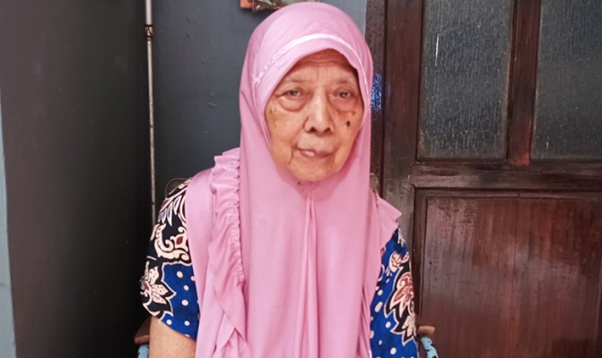 Detail Gambar Foto Nenek Nomer 16