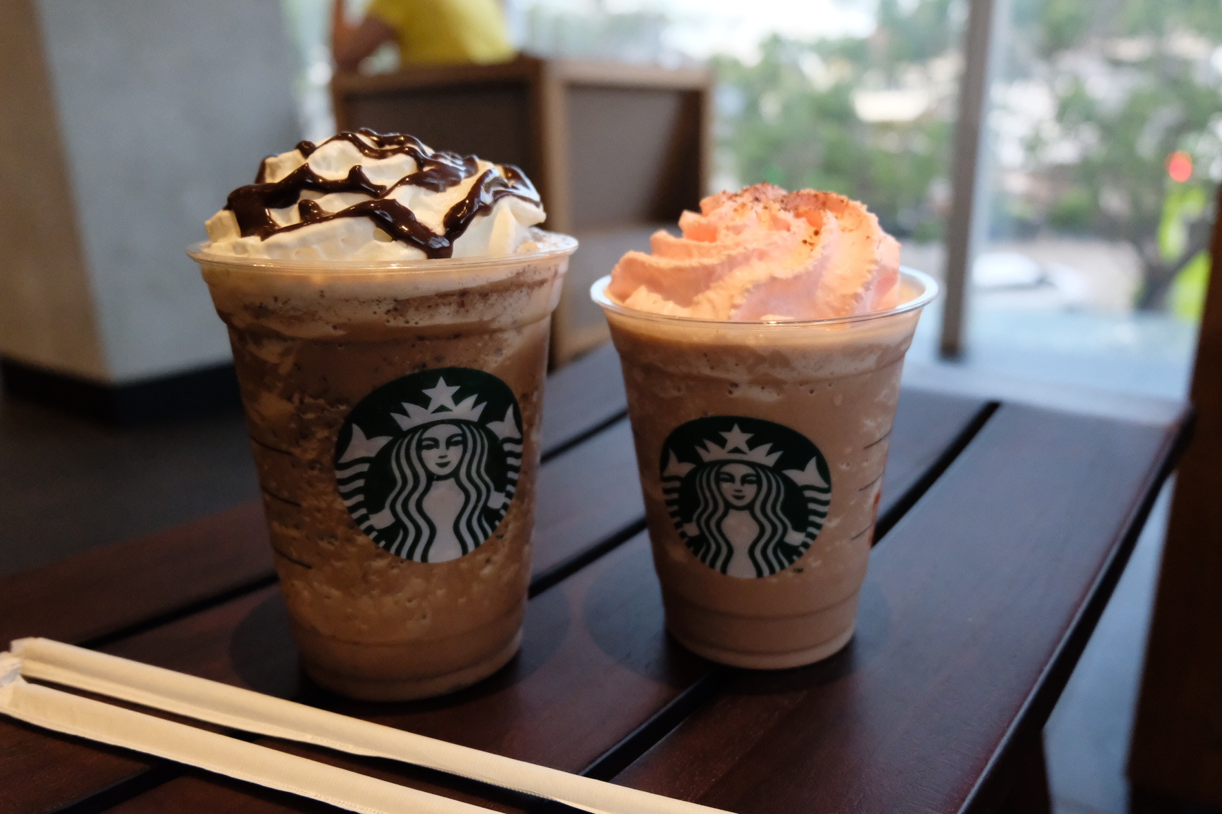 Detail Gambar Foto Starbuck Di Surabaya Nomer 4